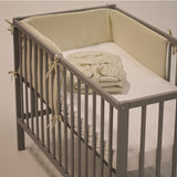 Aparatoare patut, Petite&Mars, Tilly, 120x60 cm, Cu panglici, Din bumbac, Lungime 180 cm, Inaltime 36 cm, Gri deschis