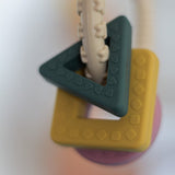 Jucarie dentitie, Petite&Mars, Include 3 forme geometrice, Moale, Cu diverse texturi, Silicon, Fara BPA, 0 luni+, Multicolor