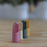 Set 2 periute de dinti pentru deget, Petite&Mars, Cu peri moi, Silicon, Include cutie depozitare, 0 luni+, Roz/Bej