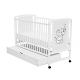 Patut din lemn bebe, 120x60 cm, Cu sertar, Din lemn de pin si mdf, Stabil si rezistent, Inaltime saltea reglabila pe 3 nivele, Laterala cu 3 bete detasabile, EN716-1, EN716-2, Alb, Qmini, Timmi Elephant + Saltea 12 cm
