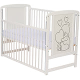 Patut din lemn bebe, 120x60 cm, Cu laterala culisanta, Din lemn de pin si mdf, Stabil si rezistent, Inaltime saltea reglabila pe 3 nivele, Laterala cu 3 bete detasabile, EN716-1, EN716-2, Alb, Qmini, Timmi Heart