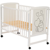 Patut din lemn bebe, 120x60 cm, Cu laterala culisanta, Din lemn de pin si mdf, Stabil si rezistent, Inaltime saltea reglabila pe 3 nivele, Laterala cu 3 bete detasabile, EN716-1, EN716-2, Alb, Qmini, Timmi Heart