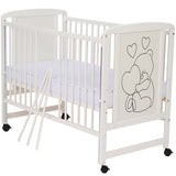 Patut din lemn bebe, 120x60 cm, Cu laterala culisanta, Din lemn de pin si mdf, Stabil si rezistent, Inaltime saltea reglabila pe 3 nivele, Laterala cu 3 bete detasabile, EN716-1, EN716-2, Alb, Qmini, Timmi Heart