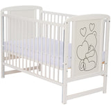 Patut din lemn, 120x60 cm, Cu laterala culisanta, Din lemn de pin si mdf, Stabil si rezistent, Inaltime saltea reglabila pe 3 nivele, Laterala cu 3 bete detasabile, EN716-1, EN716-2, Alb, Qmini, Timmi Heart + Saltea 8 cm