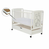 Patut din lemn, 120x60 cm, Cu sertar, Din lemn de pin si mdf, Stabil si rezistent, Inaltime saltea reglabila pe 3 nivele, Laterala cu 3 bete detasabile, EN716-1, EN716-2, Alb, Qmini, Timmi Heart + Saltea 10 cm