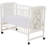 Patut din lemn bebe, 120x60 cm, Din lemn de pin si mdf, Stabil si rezistent, Inaltime saltea reglabila pe 3 nivele, Laterala cu 3 bete detasabile, EN716-1, EN716-2, Alb, Qmini, Timmi Heart