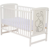 Patut din lemn, 120x60 cm, Din lemn de pin si mdf, Stabil si rezistent, Inaltime saltea reglabila pe 3 nivele, Laterala cu 3 bete detasabile, EN716-1, EN716-2, Alb, Qmini, Timmi Heart + Saltea 8 cm