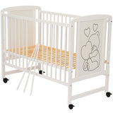 Patut din lemn, 120x60 cm, Din lemn de pin si mdf, Stabil si rezistent, Inaltime saltea reglabila pe 3 nivele, Laterala cu 3 bete detasabile, EN716-1, EN716-2, Alb, Qmini, Timmi Heart + Saltea 8 cm