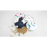 Pernuta anticolici, Qmini, Umpluta cu samburi de cirese, Cu husa din bumbac, Diametru 14 cm, Grey Stars