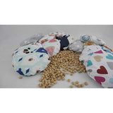 Pernuta anticolici, Qmini, Umpluta cu samburi de cirese, Cu husa din bumbac, Diametru 14 cm, Rainbow