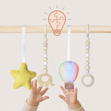 Centru de activitati, Lionelo, Anis Set, Cu arcada Montessori, Din lemn de pin, Jucarii plus, 4 jucarii suspendate, Stimuleaza simturile, Pliere rapida, Salteluta moale antiderapanta, 0+ luni, Multicolor