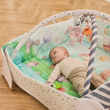 Salteluta interactiva, Lionelo, Anika, 8 jucarii senzoriale, detasabile, fosnaitoare, logopedice, Lavabila la masina, Husa din bambus, 116x112 cm, Multicolor