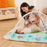 Salteluta interactiva, Lionelo, Anika, 8 jucarii senzoriale, detasabile, fosnaitoare, logopedice, Lavabila la masina, Husa din bambus, 116x112 cm, Multicolor