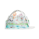 Salteluta interactiva, Lionelo, Anika, 8 jucarii senzoriale, detasabile, fosnaitoare, logopedice, Lavabila la masina, Husa din bambus, 116x112 cm, Multicolor