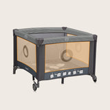 Tarc de joaca copii, Lionelo, Bonnie, Pana la 15 kg, 100 x 100 cm, Pliere compacta, Include geanta de transport, Din plasa, Cu intrare laterala cu fermoar, Cu roti, Cu salteluta din spuma, Conform cu EN12227, Gri inchis