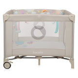 Tarc de joaca, Lionelo, Mille Plus, Pliabil, Include saltea cu densitate T25, 4 jucarii cu velcro, Manere textile, Geanta de transport, Cu roti si inchidere laterala, Pereti din plasa pentru vizibilitate si aerisire, 100 x 100 x 77 cm, Bej