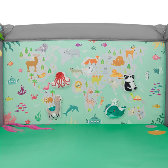 Tarc de joaca, Lionelo, Mille Plus, Pliabil, Include saltea cu densitate T25, 4 jucarii cu velcro, Manere textile, Geanta de transport, Cu roti si inchidere laterala, Pereti din plasa pentru vizibilitate si aerisire, 100 x 100 x 77 cm, Verde