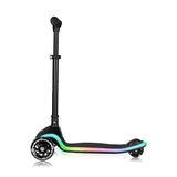 Trotineta pentru copii, Lionelo, Mey, Ultrapliabila, Cu lumini si cosulet, Maner ajustabil pe inaltime, 3 ani+, Pana la 50 Kg, Ultra usor, 2.8 kg, Conform cu standardul EN71-1/2/3, Certificata Intertek, Negru