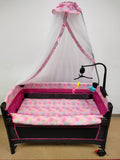 Patut pentru bebelusi cu baldachin , laterala pliabila cu masa de infasat si carusel , roz BBDT1ROZ